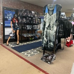 Meet your Posher, Thrift & Giftz